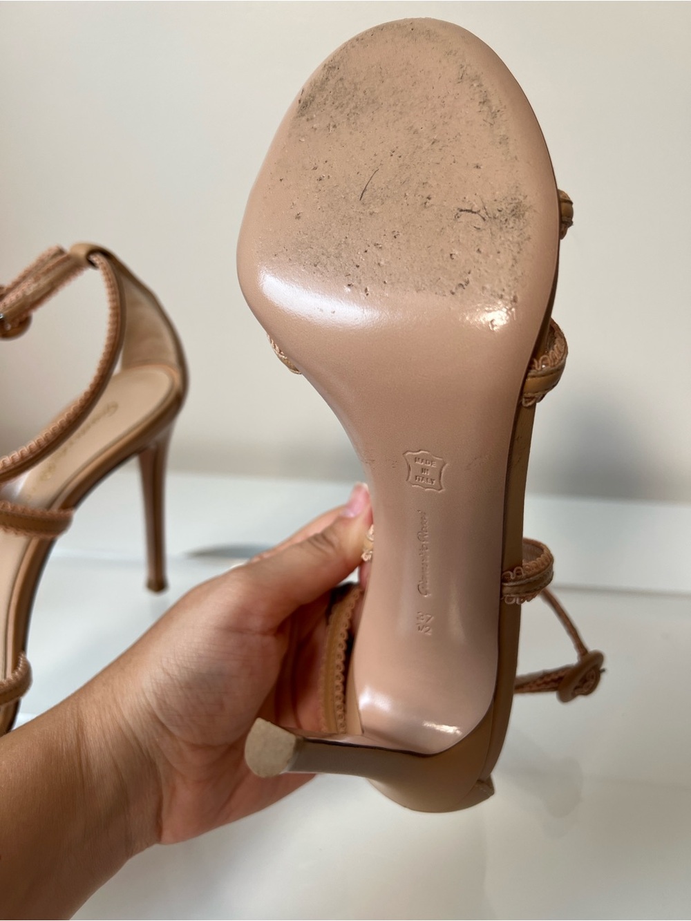 Gianvito Rossi Women’s Daphne Powder Strappy Heel. 37.5 - Picture 4 of 6
